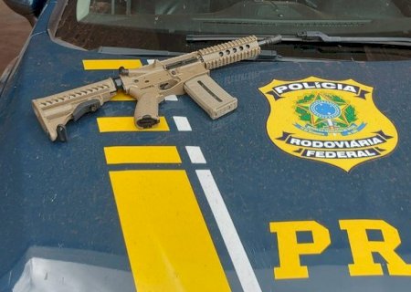PRF e PF apreendem fuzil em ônibus de viagem