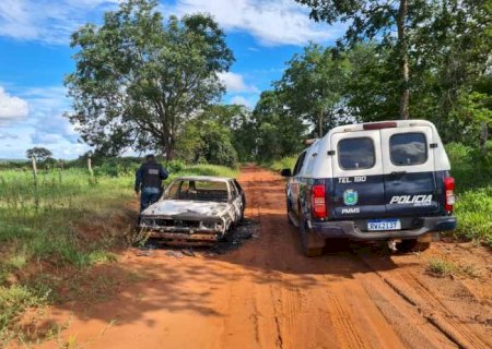 Patrulha Rural evita furto em região rural; ladroes atearam fogo no próprio carro e fugiram a pé pela mata