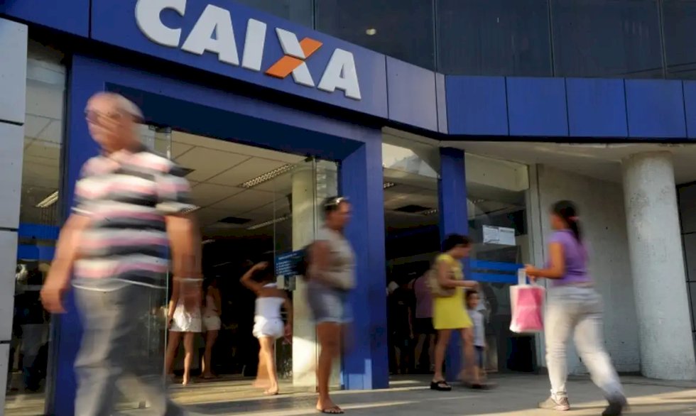 Agências bancárias retomam expediente a partir do meio-dia