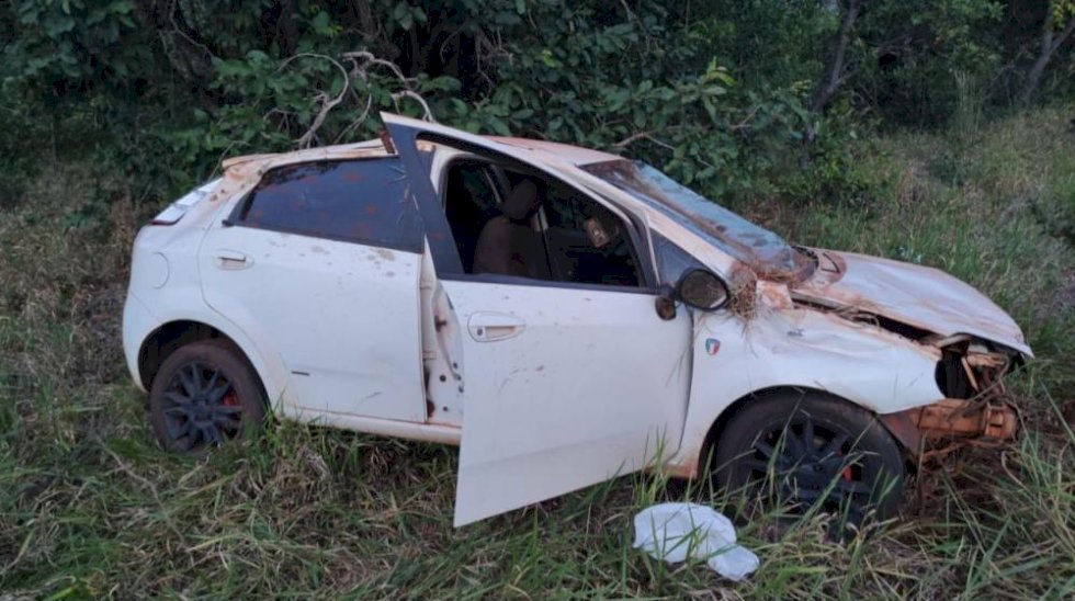 Veículo capota entre Santa Rita do Pardo e Bataguassu e jovem é socorrido com ferimentos leves