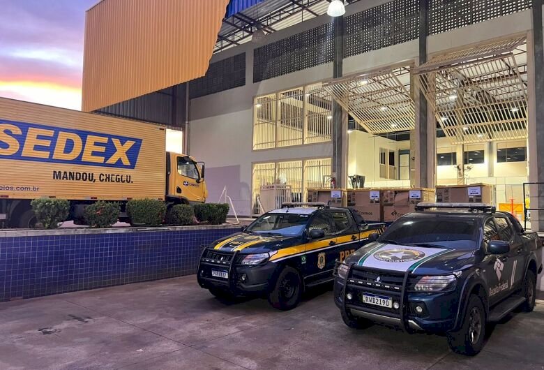 Caminhão dos Correios com mercadorias contrabandeadas é apreendido em Dourados