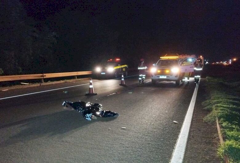 Após causar acidente ao se jogar na frente de carros, homem é atropelado e morto na BR-163