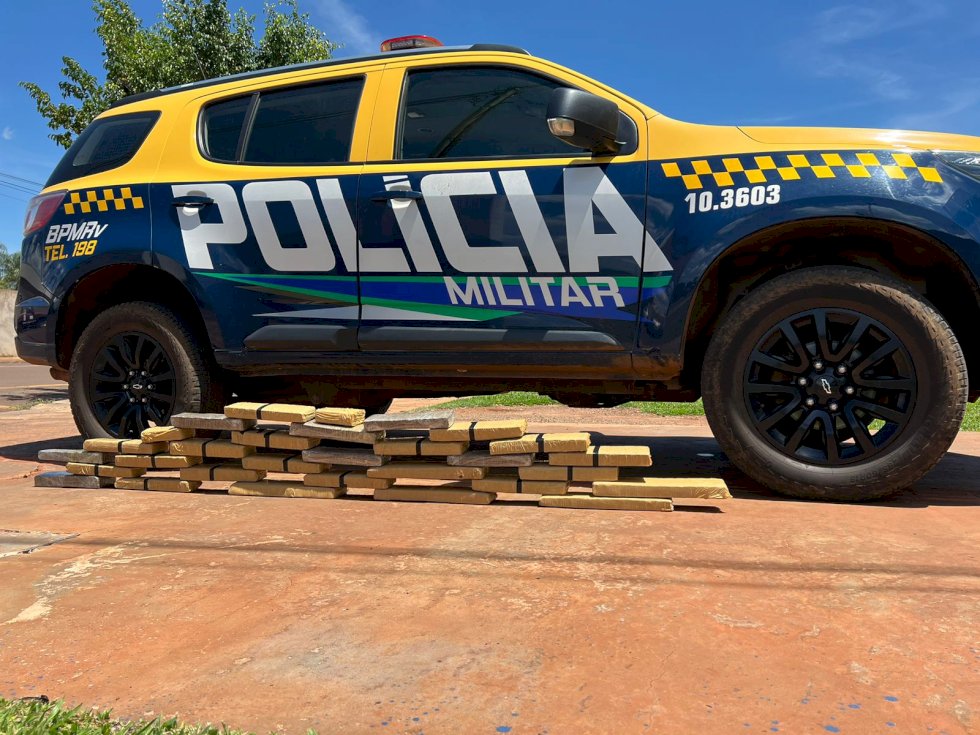 PMR prende homem que transportava droga em mala em uma Van