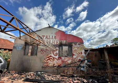 Em Batayporã, Polícia Civil, em conjunto com a Polícia Militar, apreende mulher em flagrante delito por incêndio e identifica suspeitos de homicídio praticado na noite de ontem