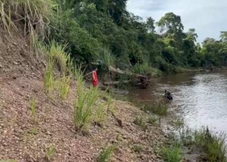 Menino mata aula com primo e desaparece ao nadar no Rio