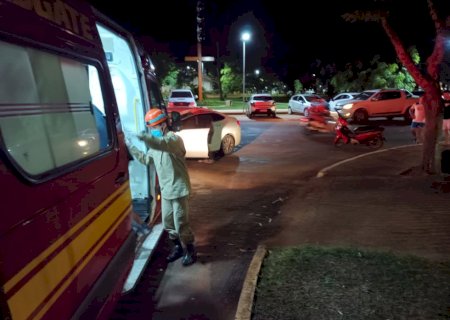 Ivinhema - Acidente entre carro e moto deixa uma vítima ferida