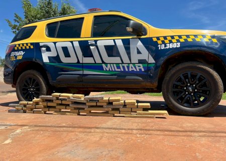 PMR prende homem que transportava droga em mala em uma Van