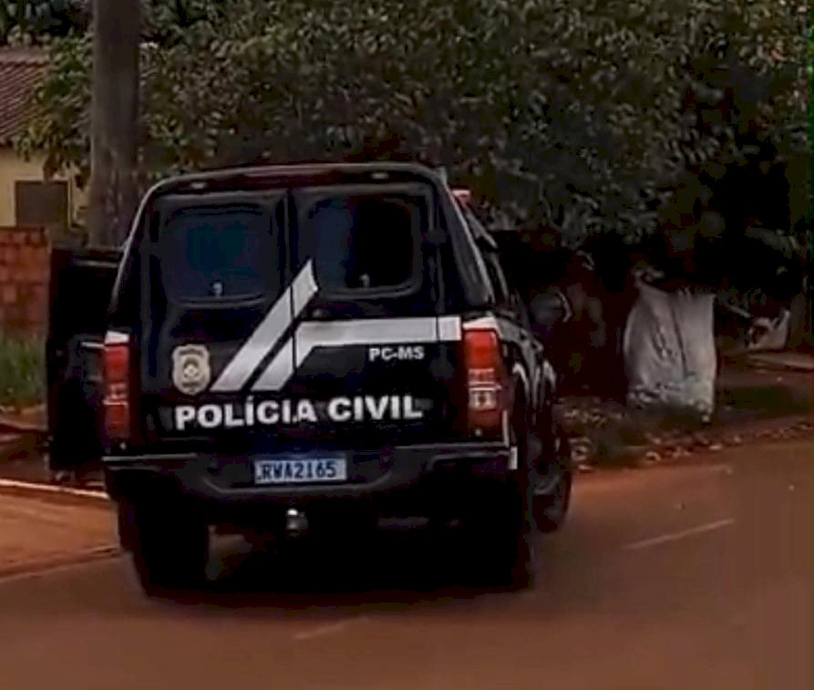 Mãe e filho são presos por violência doméstica