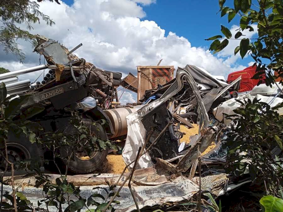 Acidente entre duas carretas deixa uma vítima em óbito na região do Posto da Torre em Nova Casa Verde