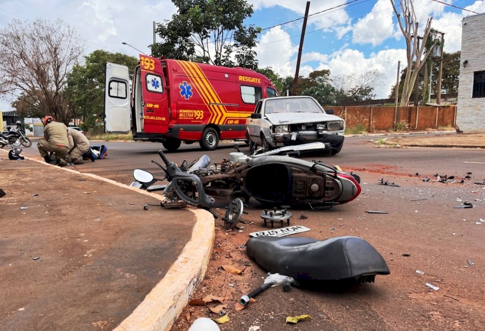 Ivinhema - Colisão entre carro e moto deixa uma vitima com fratura na perna