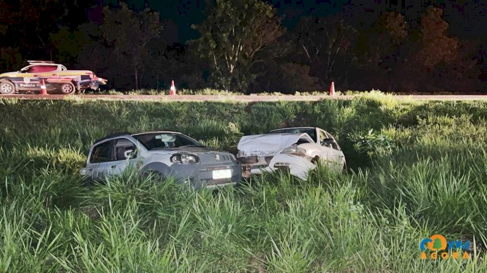 Colisão entre dois veículos deixa motorista ferido entre Coxim e Silviolândia