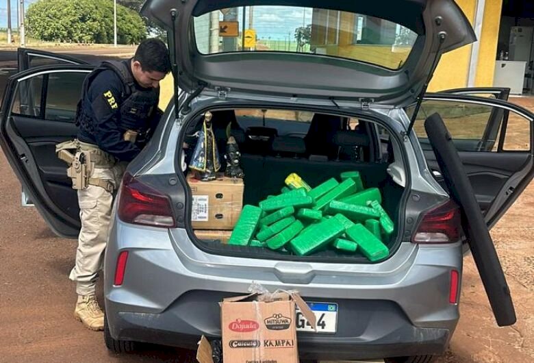 Com imagem de Nossa Senhora, homem diz que estaria a caminho de procissão e é flagrado com drogas