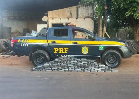 PRF faz manutenção de viatura em funilaria e descobre 105 kg de cocaína escondido em pneus de caminhão em MS