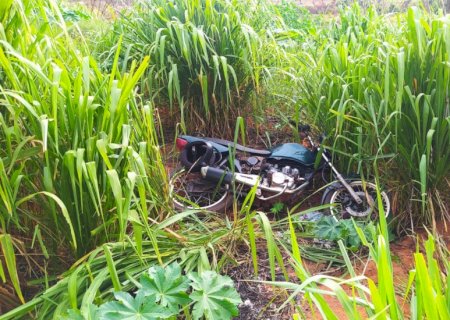 Polícia Militar localiza, em Ivinhema, motocicleta que possivelmente foi utilizada em homicídio ocorrido em Angélica