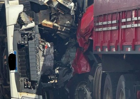 Carretas colidem na BR-163 entre Juti e Caarapó e deixa vítima fatal