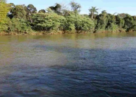 Pescador morre afogado ao escorregar quando entrava em rio de Mato Grosso do Sul
