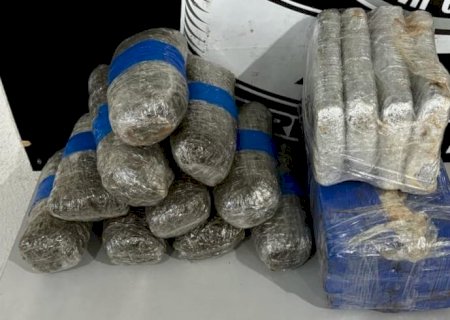 De folga, policial civil desconfia de adolescente dentro de ônibus de viagem e apreende com ela 12kg de maconha