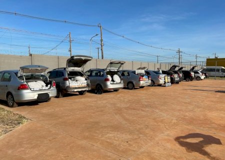 Polícia Civil apreende 10 carros carregados de produtos contrabandeados