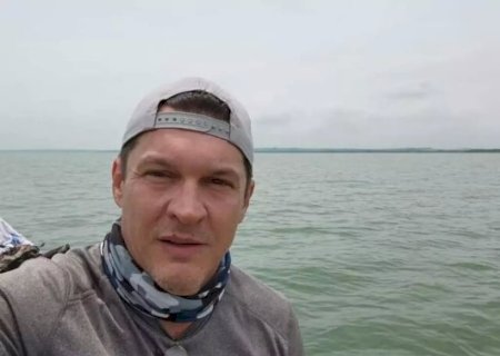 Amigos caem de barco e homem morre afogado durante pescaria