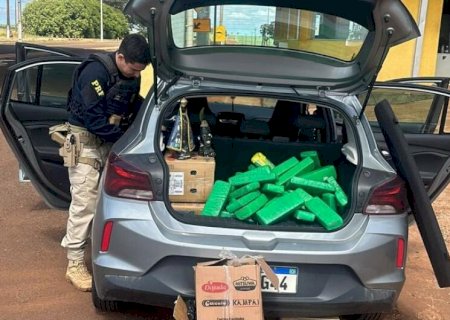Com imagem de Nossa Senhora, homem diz que estaria a caminho de procissão e é flagrado com drogas
