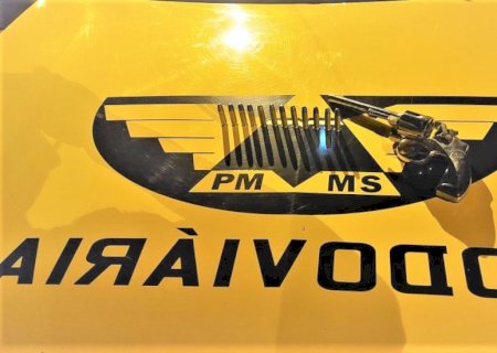 Polícia Militar Rodoviária prende homem por porte ilegal de arma de fogo