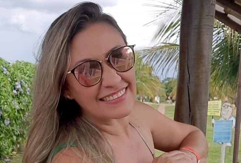 Suspeito de assassinar a própria mãe, jovem dirige 35 km e entrega corpo aos avós