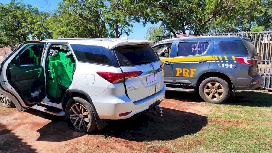 Ivinhema - PRF apreende carro com 1.147 quilos de maconha