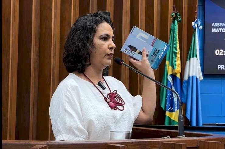 “Quem entende de Educação é professor”, diz Gleice ao pedir resposta sobre obra apreendida