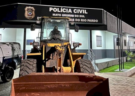 Polícia Civil recupera pá carregadeira em Ribas do Rio Pardo