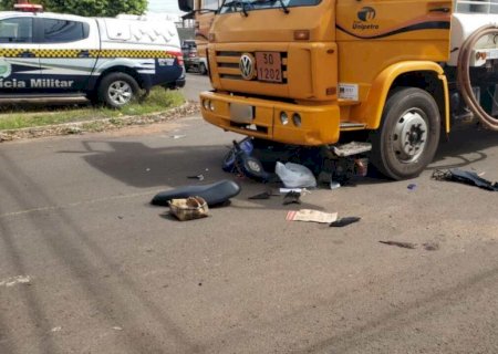Motociclista atingido por caminhão que avançou preferencial morre