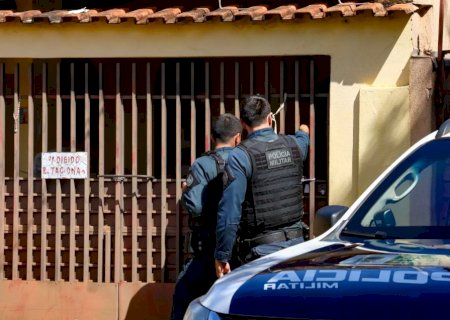 Homem mata mulher e passa três dias com corpo dentro de casa