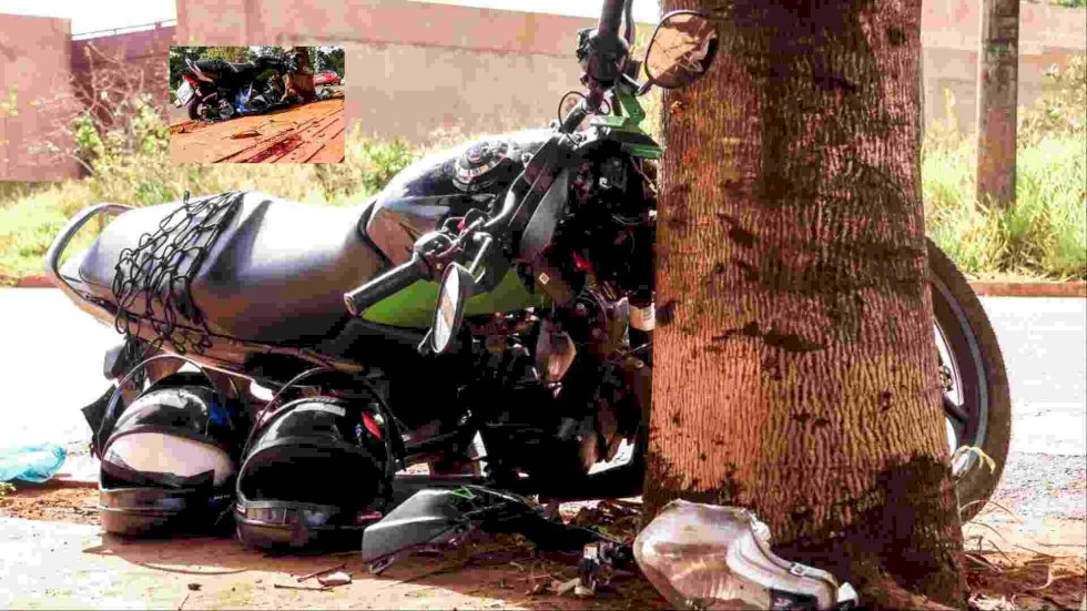 Motociclista e garupa ficam feridos após serem ‘fechados’ por carro e bater em árvore no Centenário