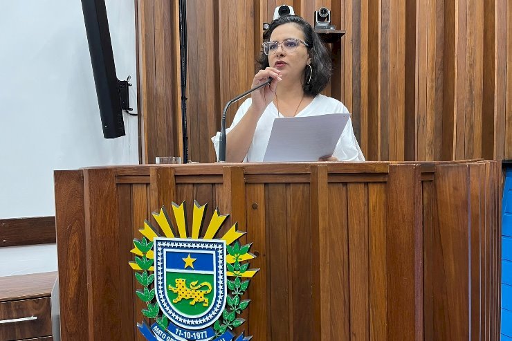 Deputada apresenta projeto em benefício das mães estudantes e moção de apoio