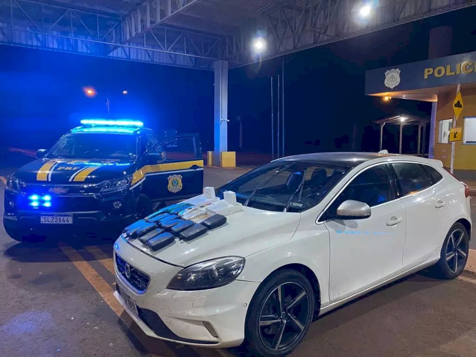Homem é preso em rodovia com tabletes de skunk e iPhone sem nota