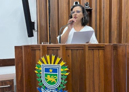 Deputada apresenta projeto em benefício das mães estudantes e moção de apoio
