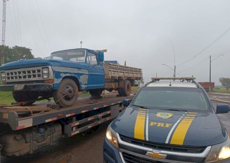PRF recupera caminhonete furtada que estava sendo transportada por guincho na região de Nova Andradina