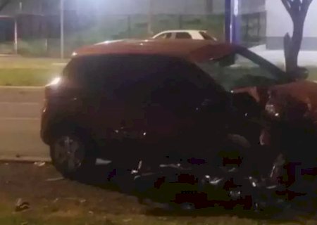 Motociclista na contramão morre após bater de frente com carro