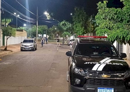 Homem tenta matar ex-mulher a facadas
