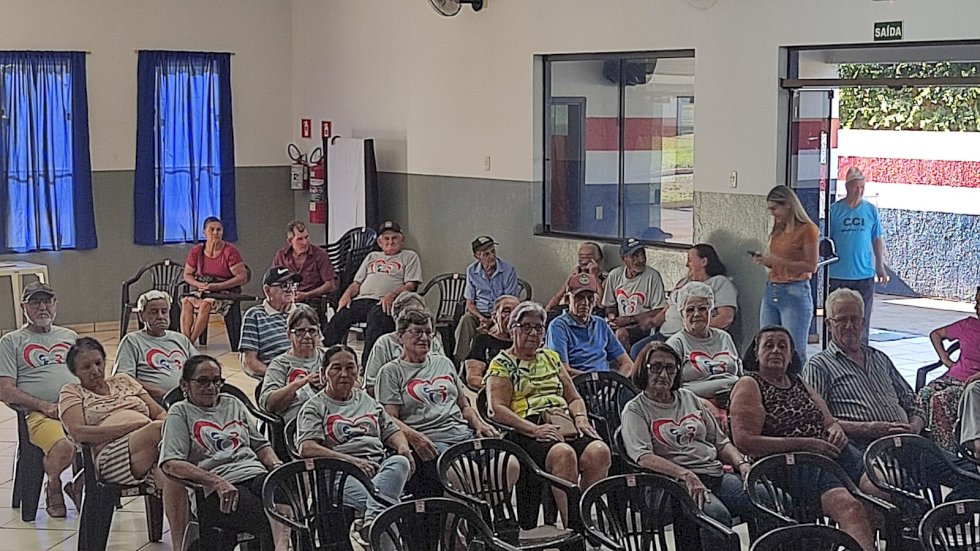 Palestra orienta idosos sobre a campanha Junho Prata