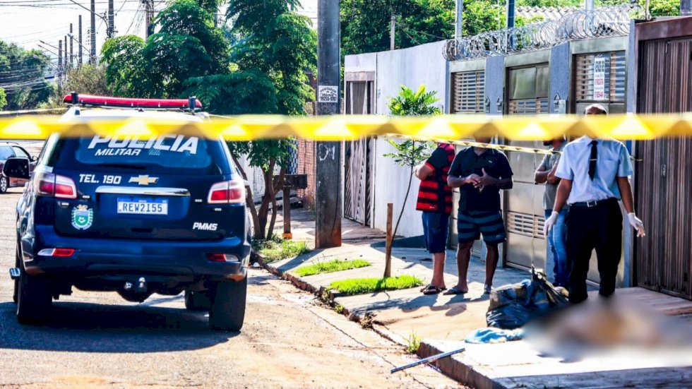 Homem é assassinado com 4 tiros em frente da casa da ex-namorada