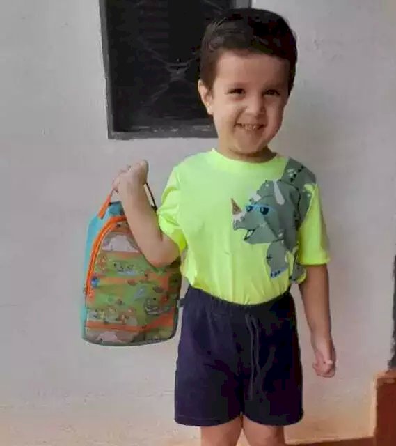 Criança que morreu engasgada foi enterrada no dia do aniversário do pai
