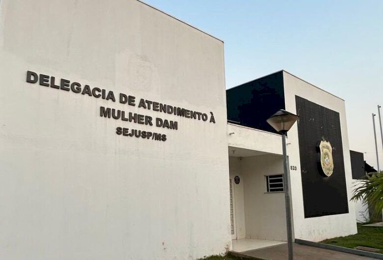 Detento quebra garrafa na cabeça de ex-namorada e a corta por não aceitar fim de relacionamento
