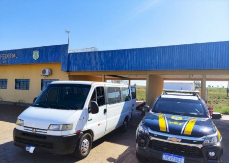 PRF recupera em Bataguassu van e carga furtada