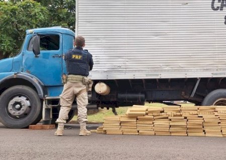 Ivinhema -PRF apreende caminhão baú com teto falso carregado com mais de 480 kg de entorpecentes na região de Amandina