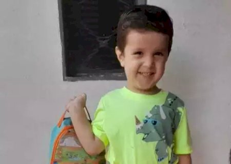 Criança que morreu engasgada foi enterrada no dia do aniversário do pai