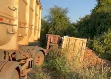 Carreta de Ivinhema se envolve em acidente na MS-480 e motorista sai ileso