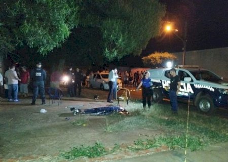 Mulher mata companheiro com golpe de faca no pescoço