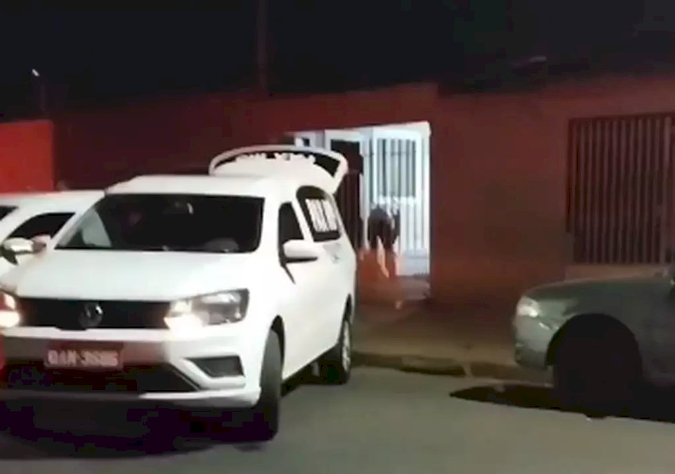 Jovem é chamado no portão de casa e executado