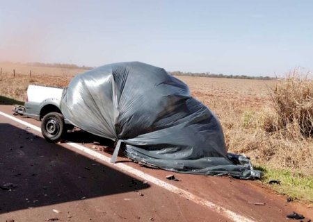 Colisão frontal entre carro e carreta deixa um morto na BR - 379