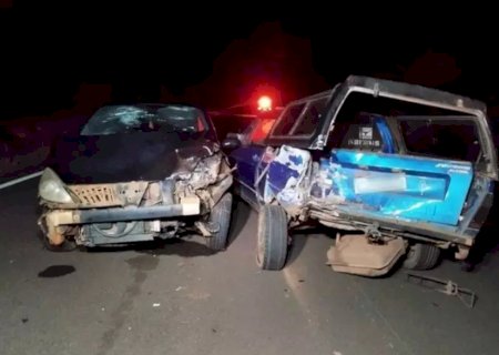 Acidente na MS-430 entre Rio Negro e São Gabriel envolve três veículos e deixa vítimas